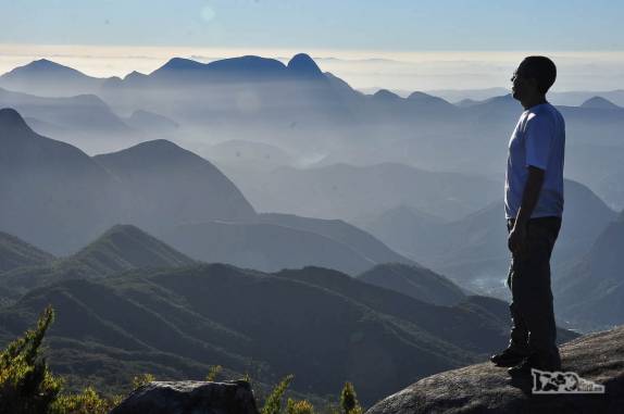 Admirando a vista espetacular do Parque Nacional da Serra dos Órgãos, no Rio de Janeiro